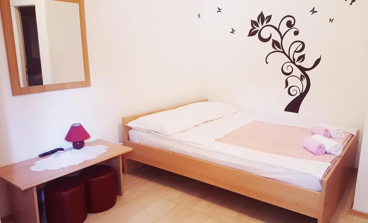 Apartmani Crikvenica 30098 - Dijana 0*,  Croatia